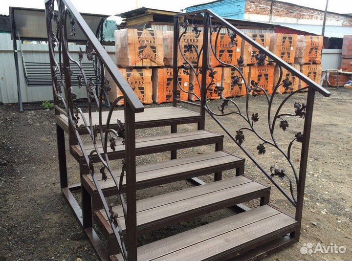 Лестница входная группа