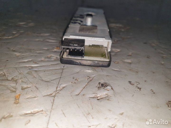 Антенна Mercedes E-Class W212 2.1D 2012