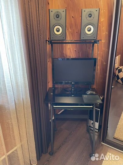 Компьютерный стол стеклянный бу на колесах