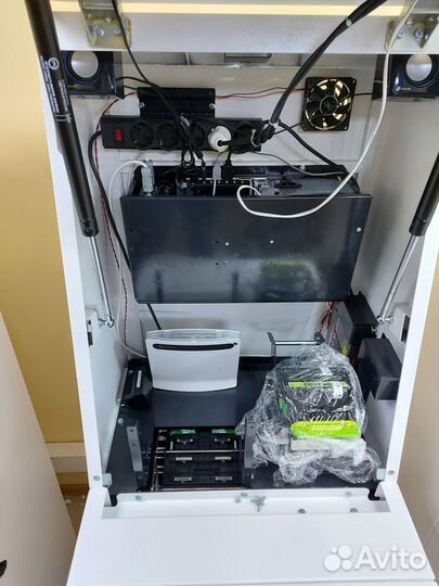 Электронный кассир с двумя мониторами