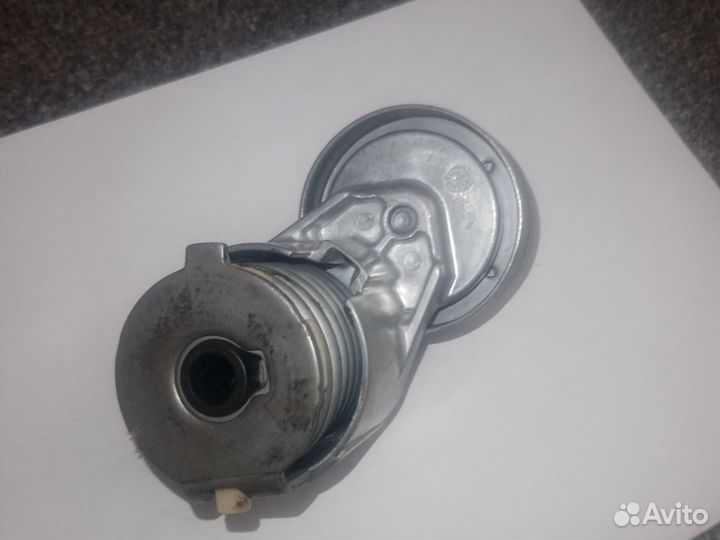 Натяж. ролик на F4R