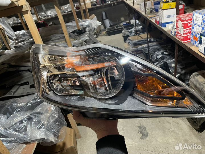 Фара Форд Фокус 2 черные с корректором