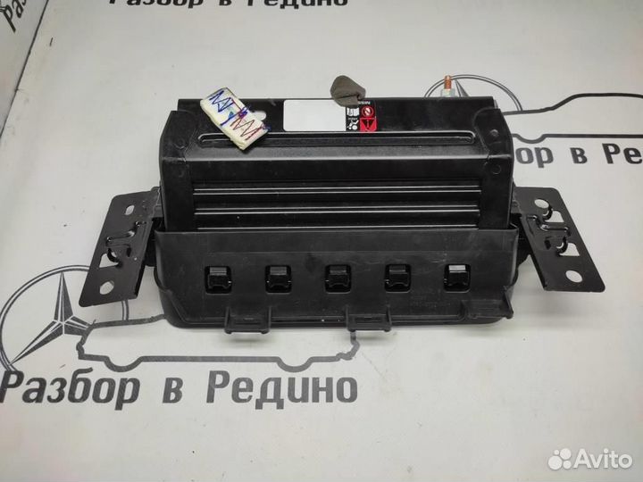 Подушка безопасности коленная w470 X-class 642