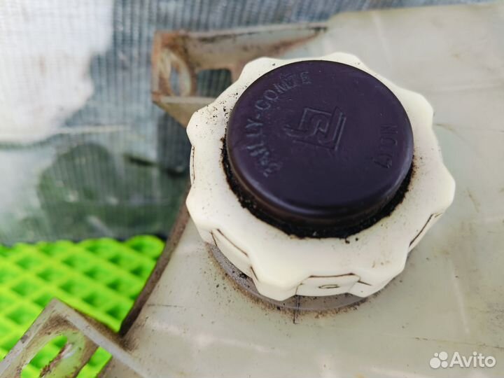 Расширительный бачок Renault Laguna 1