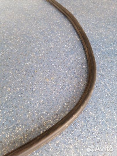 Уплотнитель двери передний правый Toyota Corolla