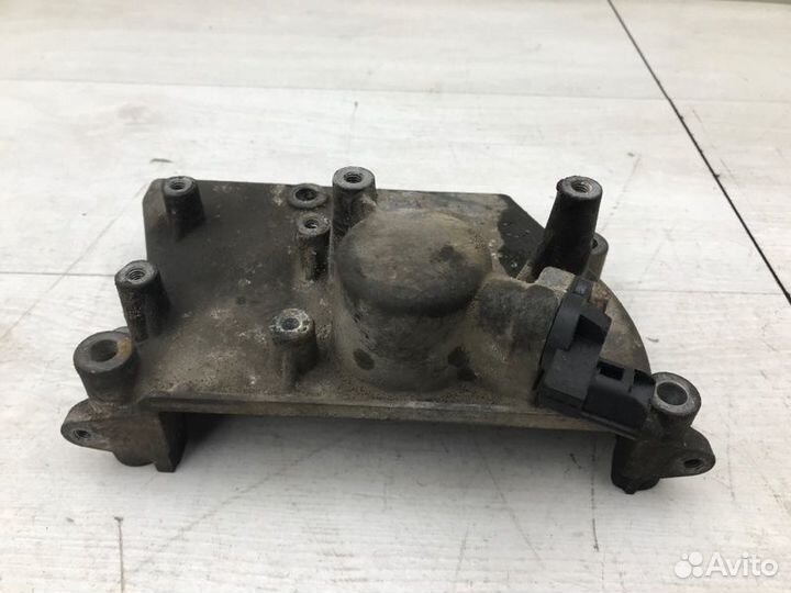 Крышка двигателя Mitsubishi L200 3 4G64 2001