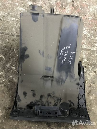 Бардачок Ford Focus 2