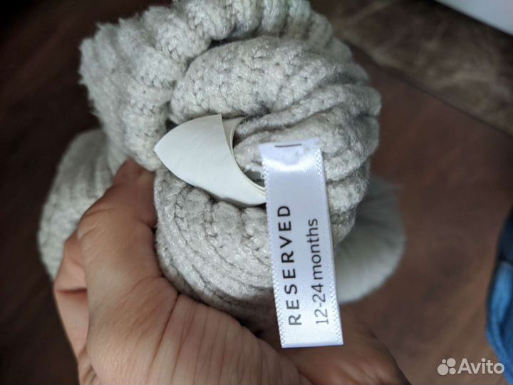 Комплект шапка, манишка на весну/осень reserved