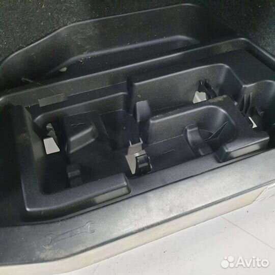 Ящик для инструментов (набор инструментов) BMW X6