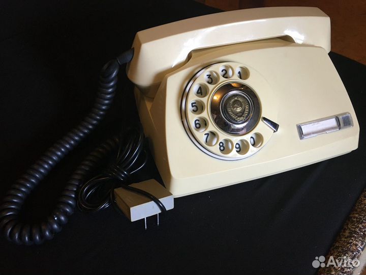 Телефонные аппараты разные