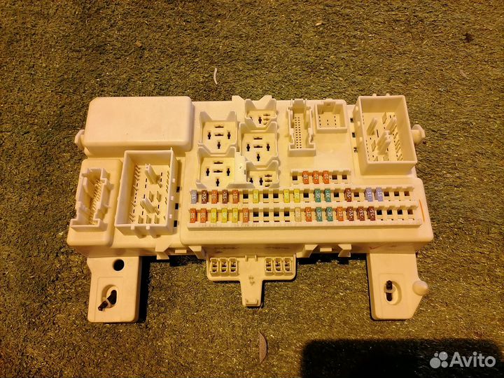 Блок предохранителей B36R66730D Mazda Axela bkep