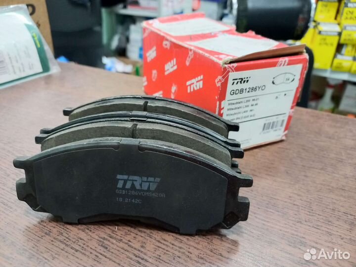 Колодки тормозные передние Mitsubishi L200 96