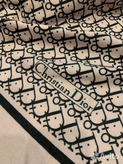 Платок шерстяной Dior розовый теплый мягкий