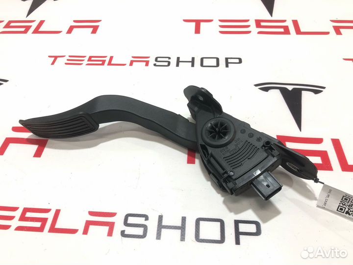 Педаль газа Tesla Model S 2013 1005307-00-A