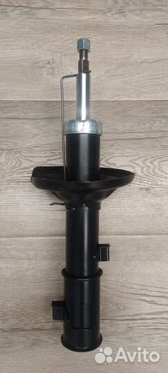 Амортизатор правый передний