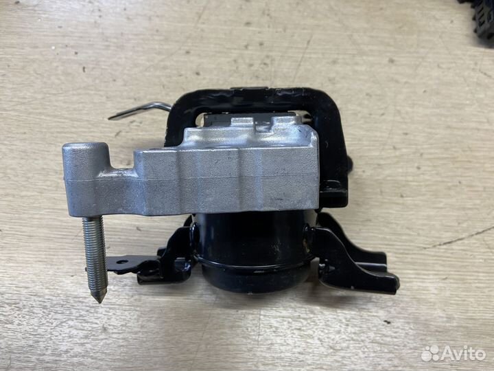 Опора двигателя правая Toyota Camry 75