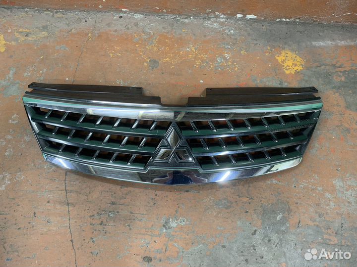 Решетка радиатора mitsubishi outlander xl