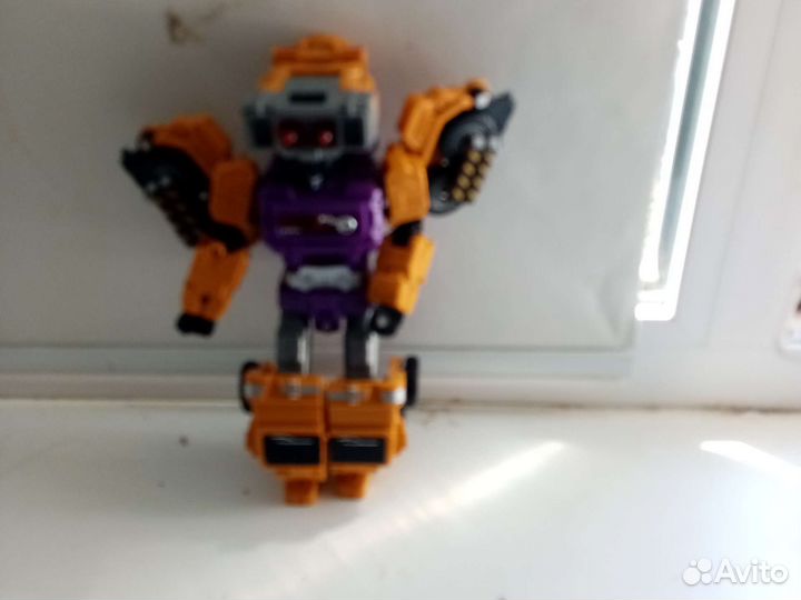 Игрушка трансформер (бетономешалка)