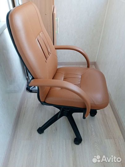 Компьютерное кресло кожаное