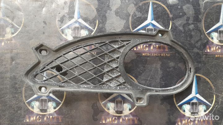 Декоративная решётка противотуманной фары Лев