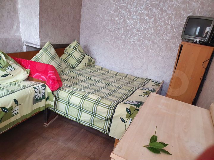 Комната 100 м² в 4-к., 1/1 эт.