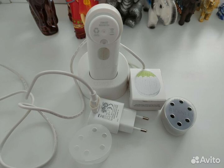 Очищающая щетка для лица Clinique Sonic System