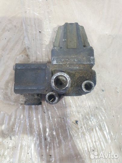 Клапан ограничительный Mercedes-Benz