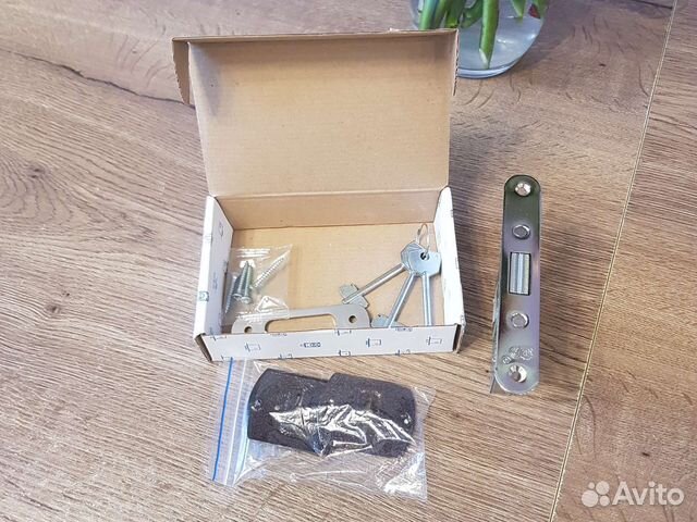 Замок дверной