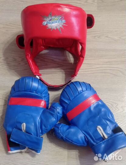 Шлем и перчатки