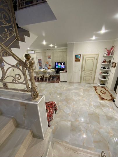 Дом 185 м² на участке 6 сот.