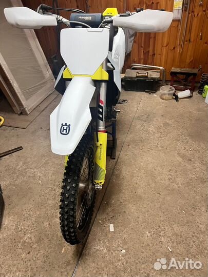 Кроссовый мотоцикл