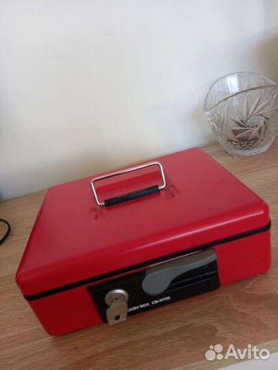 Сейф металлический