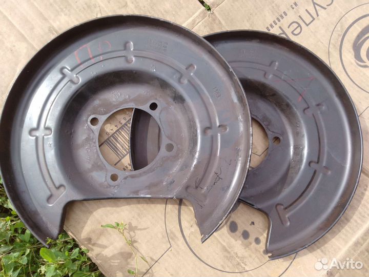 Опель астра. Пыльник заднего тормозного диска