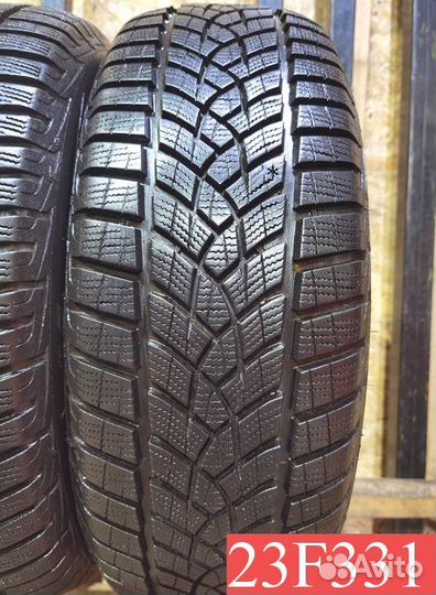 Goodyear UltraGrip 215/60 R16 P