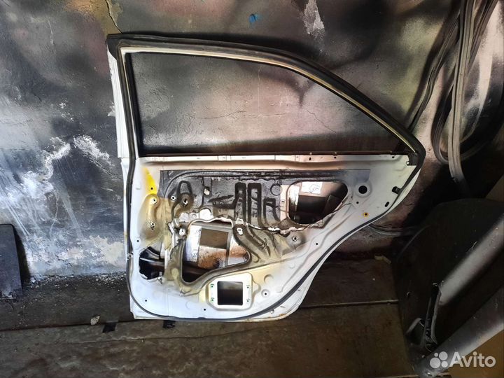 Дверь задняя R toyota camry 40