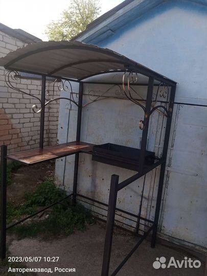 Мангал с крышей
