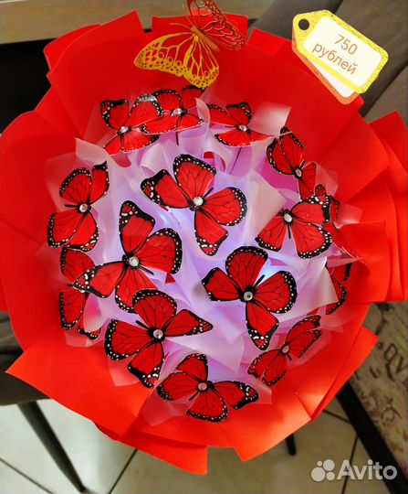 Светящиеся букеты из бабочек в наличии