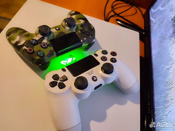 PS4 PRO Glacier White (Белый ледник) CUH-7108B