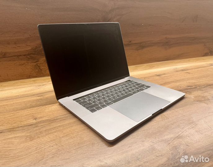 Apple MacBook Pro 15 Touch Bar