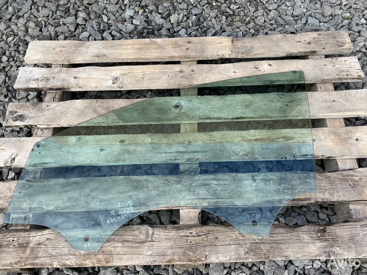 Стекло двери передней левой Ford Focus (III) III