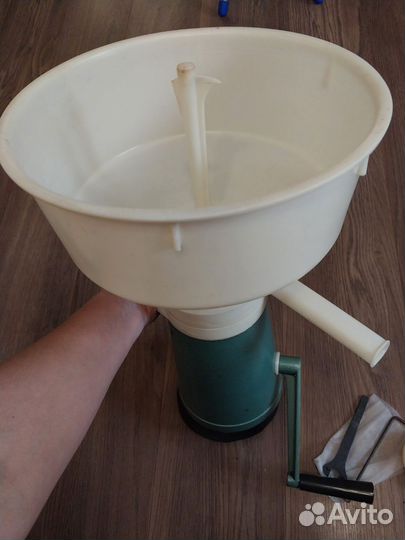 Сепаратор сливкоотдедитель ручной