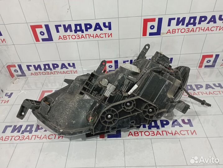 Фара правая Nissan Roque (T32) 26010-6FL0A