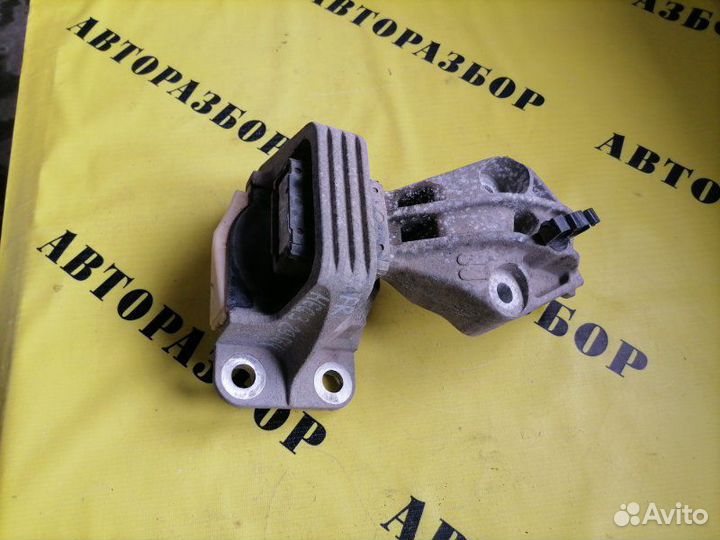 Опора двигателя правая Renault Megane 3 2009-2016
