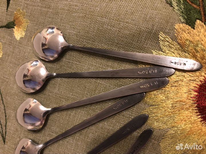 Жостовский поднос и мельхиоровые ложки