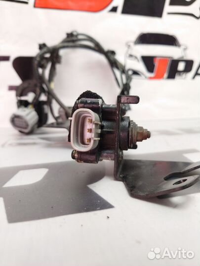 Датчик положения кузова Mazda 3 BK рестайлинг (200