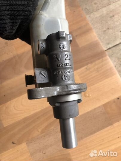 Главный тормозной цилиндр Toyota auris E150