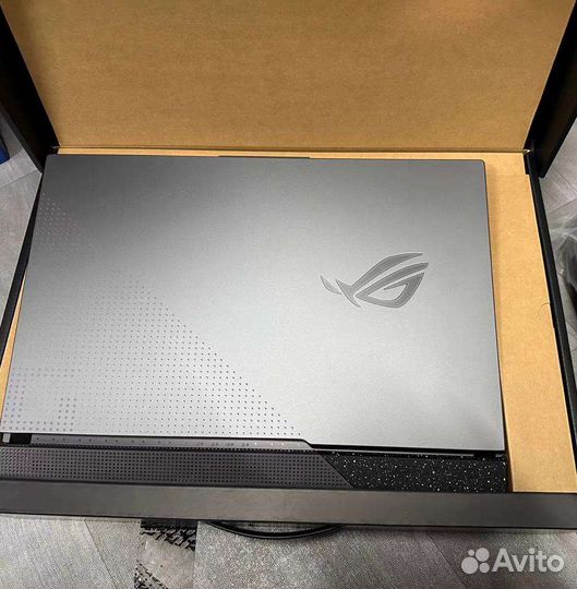 Asus Rog Strix G17 RTX 4070 / Ryzen 9 7845HX / 32G
