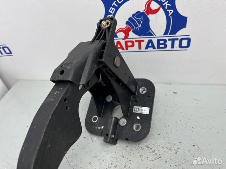 Педаль сцепления Chevrolet Lacetti хэтчбек 2006