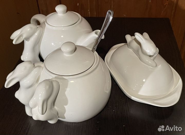 Набор Чайник, Сахарница, Масленка с Кроликами