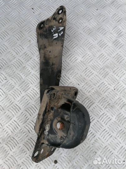 Рычаг подвески продольный прав. зад. Audi A3